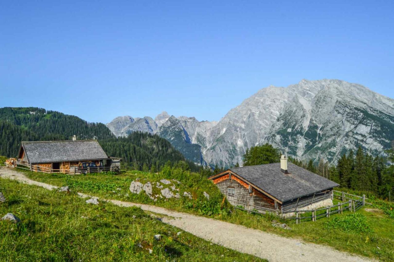 Eine Alm in den Bergen