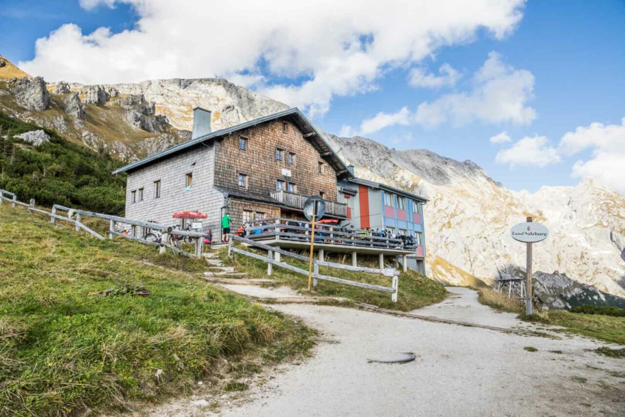 Eine Alm in den Bergen