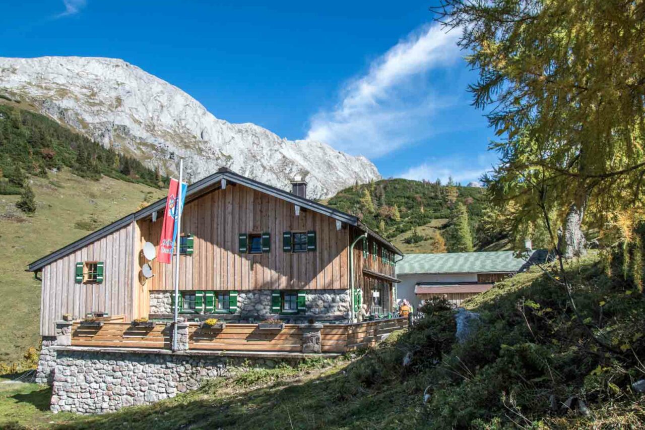 Eine Alm in den Bergen